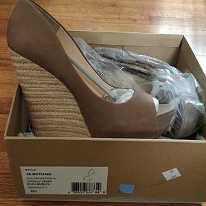 Jessica Simpson Size 8 JS-BETHANI Beige Wedge